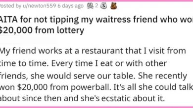 Photo of Waitress Pissed At Friend Who Refuses To Tip Her Because She Won The Lottery