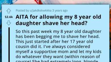 Photo of Woman Lets Her 8-Year-Old Daughter Shave Her Head, Despite Family’s Disapproval
