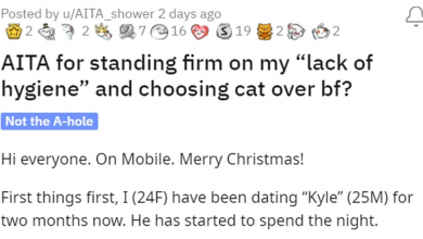 Photo of Boyfriend Gets Grossed Out By His Girlfriend’s Cat, Internet Suggests To Dump Him