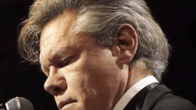 Photo of Randy Travis’ stunning performance 3 years after his stroke