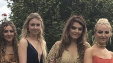 Photo of There’s a little secret in this picture of the five girls at prom that ends up making it go viral.