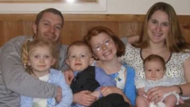 Photo of Can you guess what horrible secret is concealed in this family photo?