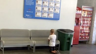Photo of Mom discovers son kneeling in prayer in Walmart