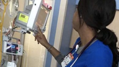 Photo of Nurse wants to be ‘sneaky’ when mom snaps photo letting everyone know she saw her