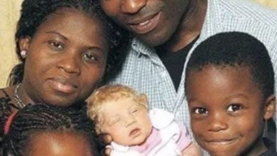 Photo of Black couple gives birth to blonde, blue-eyed child who they call “a miracle baby”