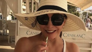 Photo of Joan Collins, 90, looks stunning in this beautiful swimwear picture…