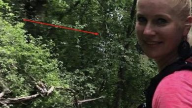 Photo of Photo Of Teacher Who Refused To Leave Student With Disability Behind On Class Trip Turns Heads, Zoom Out And You’ll See Why