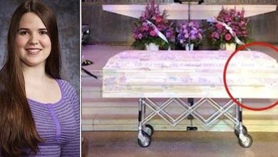 Photo of Teen Girl Dies, Then Mom Looks Closer At Her Casket And Realizes Notes Are Scribbled All Over It