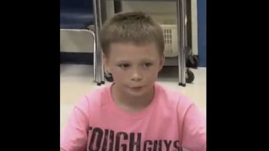 Photo of Boy is bullied for his pink T-shirt: When I see his teacher the next day, my heart breaks