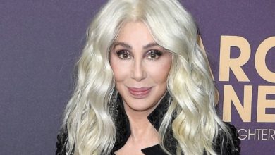 Photo of «In a wet top without a bra!»: Paparazzi captured Cher, 76, with no makeup and in a wet blouse on vacation