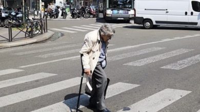 Photo of The old woman tries to cross the road, but they don’t want to give way to her