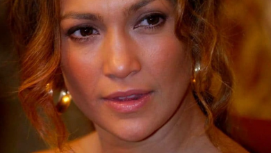 Photo of «At 53, she continues to make a splash!» Jennifer Lopez chose a knotted dress for red carpet and caused controversy