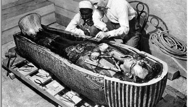 Photo of This Day in History: February 16, 1923 Sees the Unsealing and Opening of King Tut’s Tomb