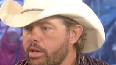 Photo of Toby Keith d.i.e.s of stomach cancer at 62: Know these signs – final update!