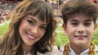 Photo of After photo emerges of Alyssa Milano and her son, 12, at the Super Bowl, fans spot detail that leaves people furious