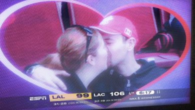 Photo of Woman Sees Husband with Their Nanny in Kissing Cam while Watching Basketball Game – Story of the Day