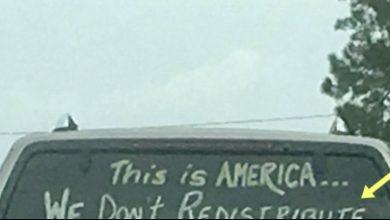 Photo of A “controversial” message on the back of an SUV sparks discussion online