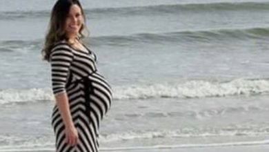 Photo of Pregnant mom takes amazing picture — but look who shows up to the right