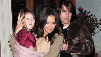 Photo of Fans say Suri Cruise is now a “clone” of her famous father as she turns 18
