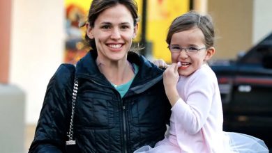 Photo of Jennifer Garner Steps Out with Her Child, 15, Who Just Debuted a New Name, Sparking Fan Discussion