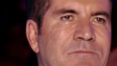Photo of Simon Cowell started crying! The boy sang such a song that Simon couldn’t speak. He went up to the stage to kiss the boy!
