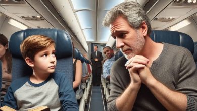 Photo of Man Ridicules Boy for Reading Out Loud on Flight, Apologizes Profusely Before Landing