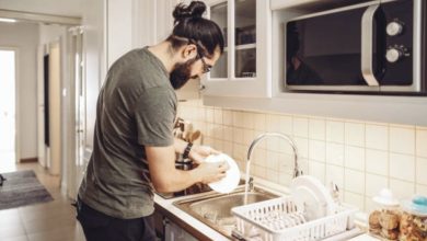 Photo of My Spouse Discarded Our Plates to Avoid Washing Them — Following My Memorable Teachings, He Volunteered to Handle All Household Tasks