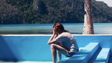 Photo of Man Introduces Fiancée to His Family and Spots an Unfamiliar Birthmark on Her at the Pool