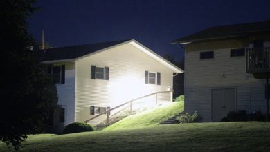 Photo of Neighbor Wouldn’t Turn Off His Bright Floodlights at Night – I Deftly Managed the Situation and Maintained Harmony