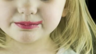 Photo of My 5-year-old began trying on my wife’s high heels and using her lipstick, unintentionally revealing her falsehood