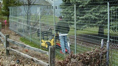 Photo of Neighbors Demanded I Build a Fence to Conceal an ‘Unsightly’ Car in My Yard – A Week Later, They Pleaded with Me to Take It Down