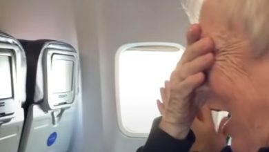 Photo of Business Class Travelers Ridicule Elderly Woman, Pilot Speaks to Her at Flight’s Conclusion