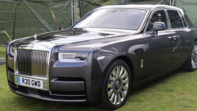 Photo of Man Ridicules Wife for Being Overweight and Unattractive, Then Watches a Luxury Rolls-Royce Arrive to Pick Her Up the Next Day