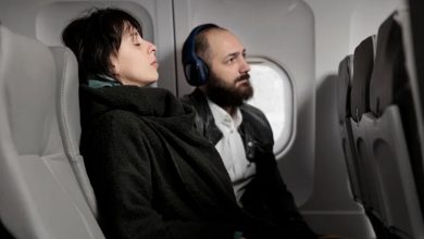 Photo of An Entitled Couple Claimed My Premium Airplane Seat – I Gave Them a Lesson and Made a Profit Out of the Situation.