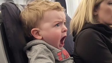 Photo of Entitled parents excused their child for kicking my seat on the flight, claiming ‘He’s just a kid!’ — Karma delivered them a fitting lesson