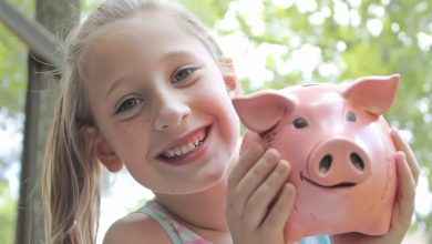 Photo of A young girl depletes her savings to assist her grandfather, even though her mother is estranged from him