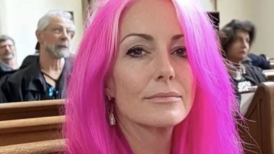 Photo of Is Having Bright Pink Hair in Church Disrespectful? I’m Having Trouble Comprehending It