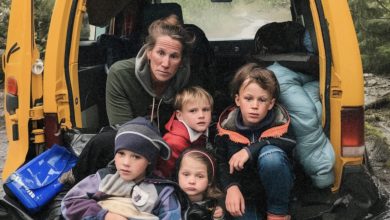 Photo of Millionaire Finds Out His Daughter and Four Grandchildren Have Been Living in a Car for Years