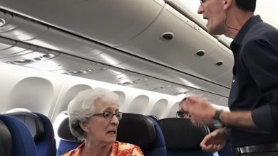 Photo of Business Class Passengers Ridicule a Poor Elderly Woman, but at the End of the Flight, the Pilot Speaks Directly to Her