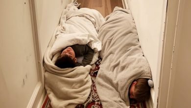 Photo of I arrived home to find my kids sleeping in the hallway — seeing what my husband had turned their bedroom into while I was gone drove me wild with anger