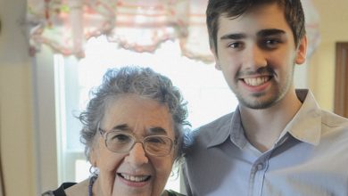 Photo of My boyfriend has been secretly having lunch with my grandmother every week, and after discovering the reason, I can’t stop crying