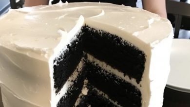 Photo of At our gender-reveal party, when we sliced into the cake, the inside was unexpectedly black. My mother-in-law, dressed in black herself, stood to the side, shedding tears