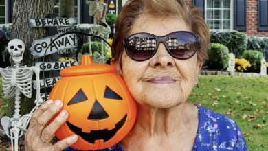 Photo of My Demanding Neighbor Complained to the HOA About My Halloween Decorations – The Following Day, She Was Pleading for Assistance on My Doorstep