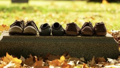 Photo of Every visit to my late husband’s grave revealed small children’s shoes—uncovering their mystery transformed my life