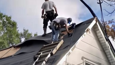 Photo of While Repairing an Elderly Widow’s Roof, Workers Discover a Hidden Stash Left by Her Late Husband and Choose to Keep It Secret