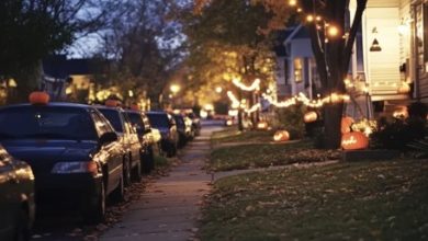 Photo of Young Boy Decorates Elderly Woman’s Home for Halloween – Her Touching Reaction Will Warm Your Heart