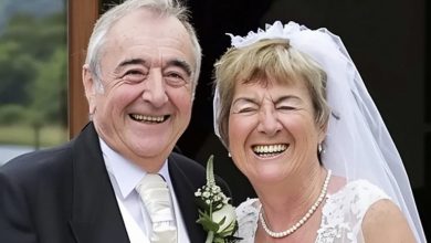 Photo of When I arrived at my wedding, I was shocked to see my mom wearing a wedding dress and holding a bouquet