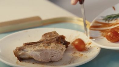 Photo of A manager made a waitress serve leftovers to a foreign customer, but life quickly gave him a lesson he wouldn’t forget