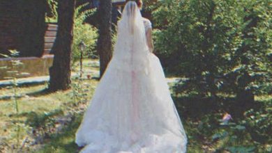 Photo of On Her Wedding Day, a Bride Walks into the Ceremony Only to Find Her Groom Tying the Knot with Someone Else