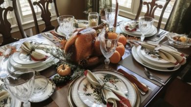 Photo of A Woman Was Eager to Meet Her Daughter’s Boyfriend but Went Pale Upon Recognizing Him at Thanksgiving Dinner